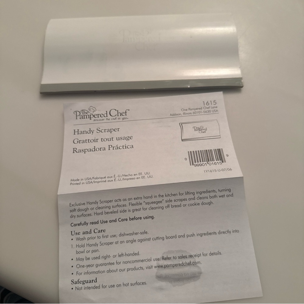 Pampered Chef White Handy Scraper